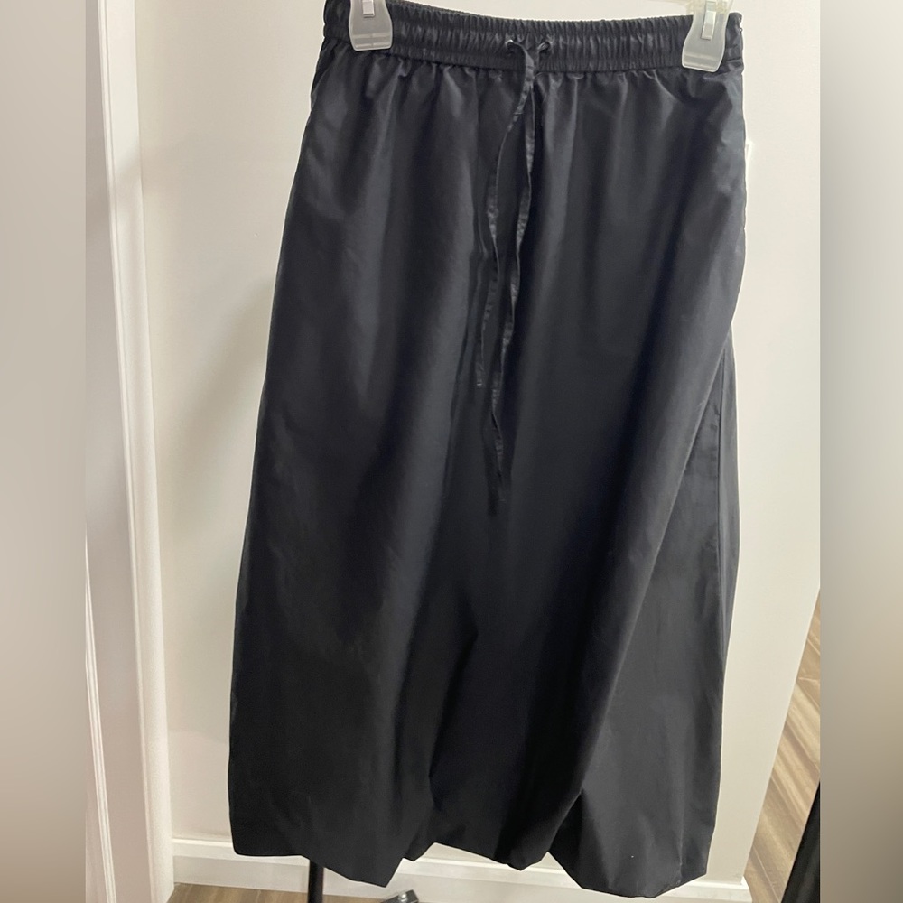 ZARA black balloon skirt with pockets and zipper on the side